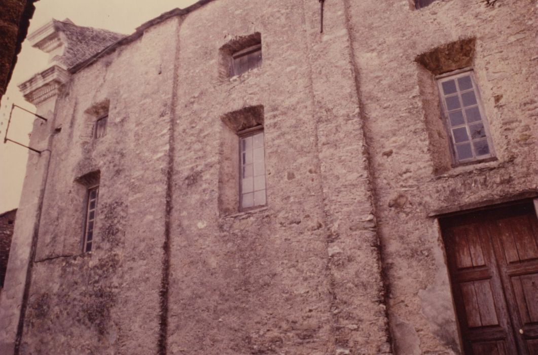 façade sud-est, vue partielle