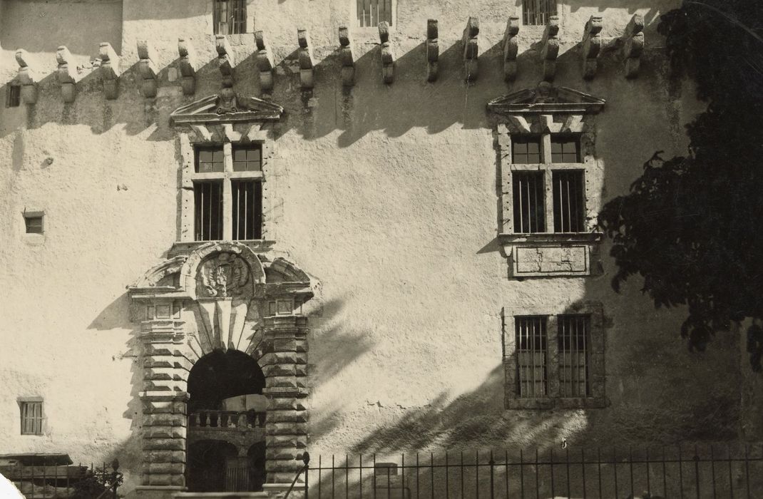 façade sud, vue partielle