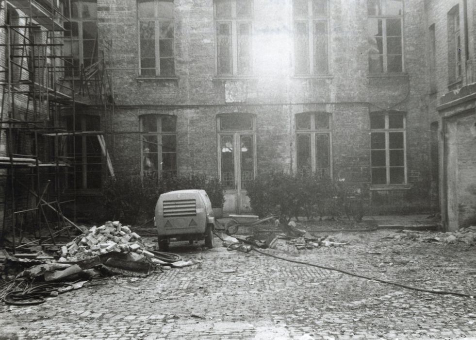 façades sur la cour intérieure, vue partielle