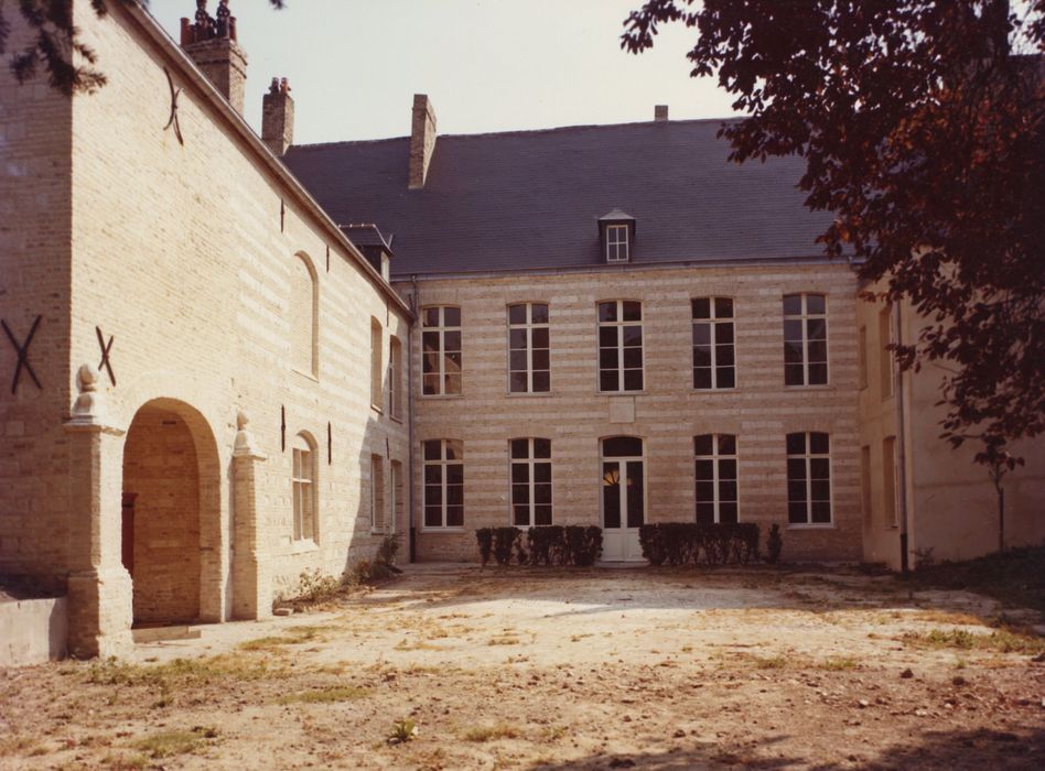 façades sur la cour intérieure