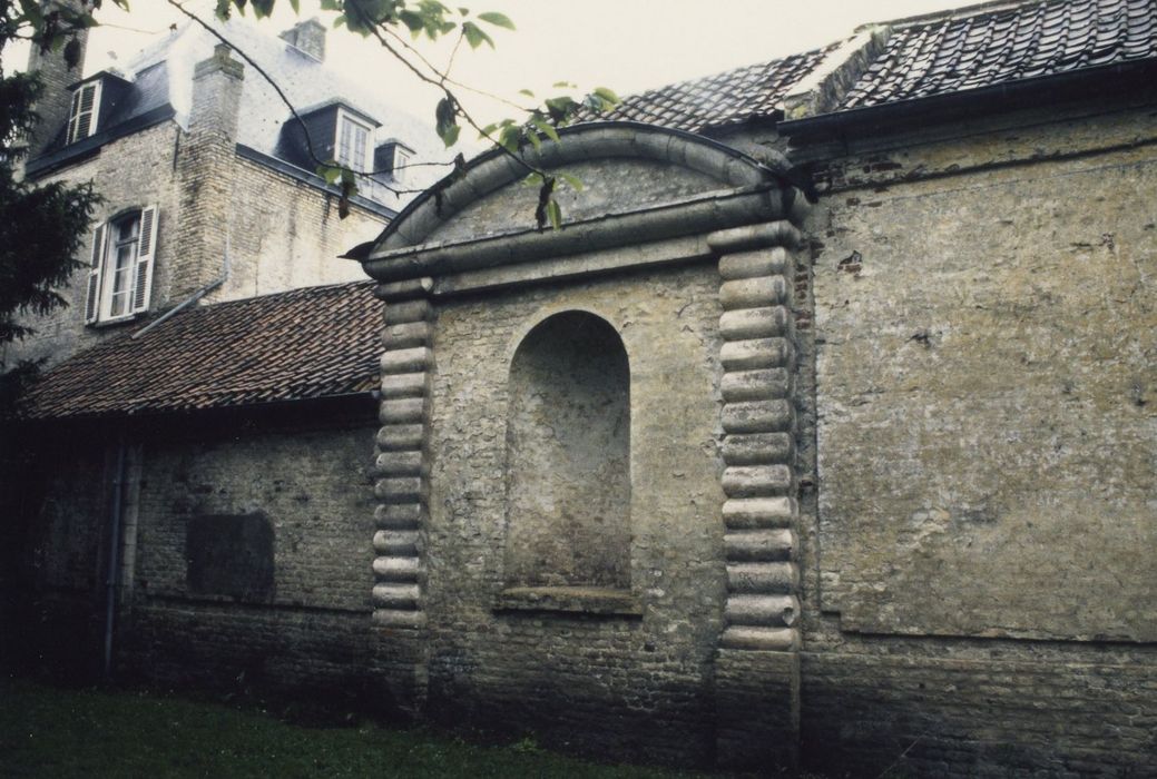 communs, mur extérieur est