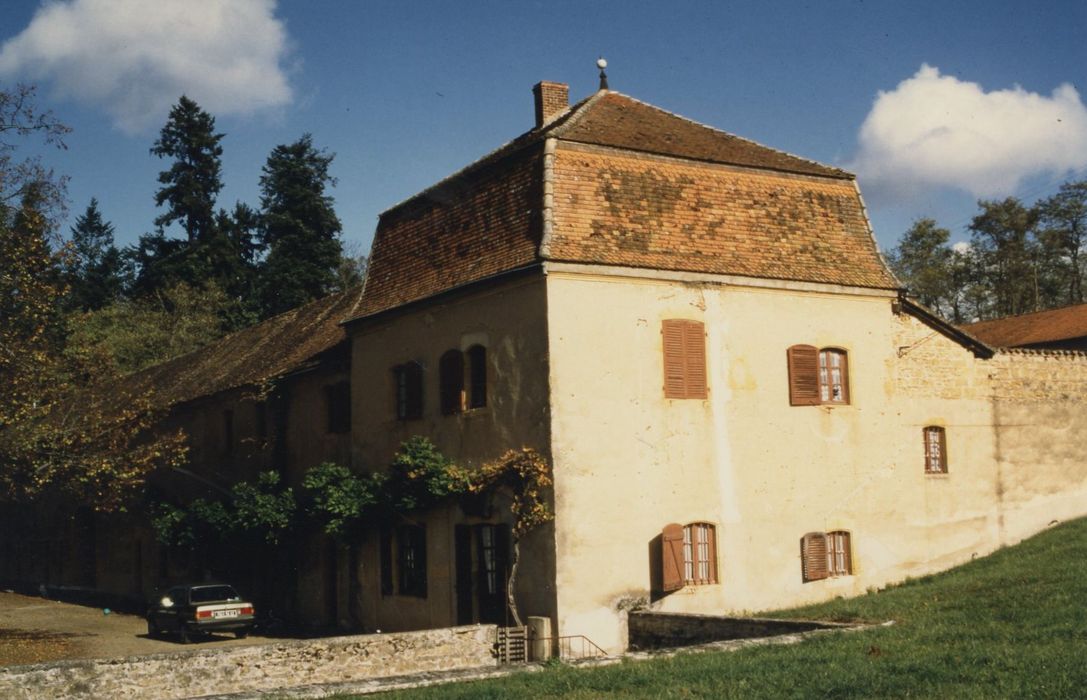 communs est, façades sud et ouest