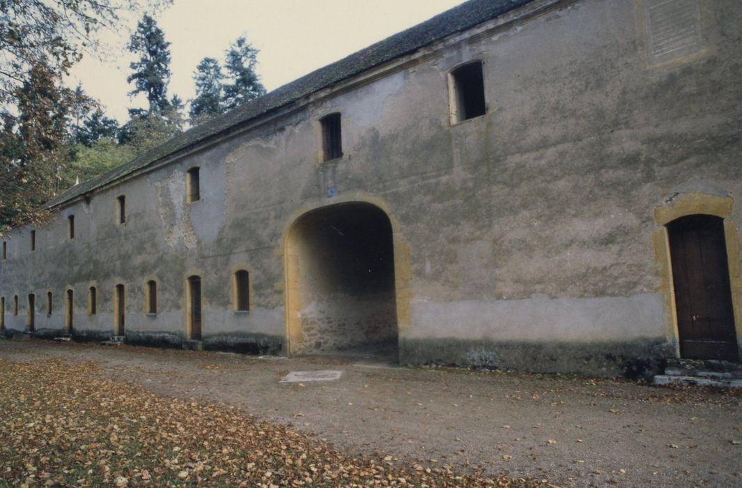 communs est, façade ouest