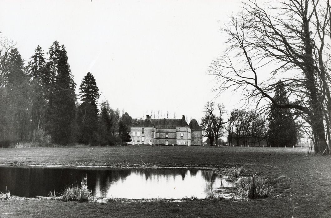 vue générale du château dans son environnement depuis le Nord