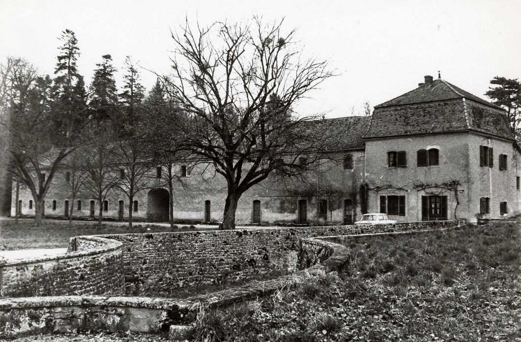 communs est, façade ouest