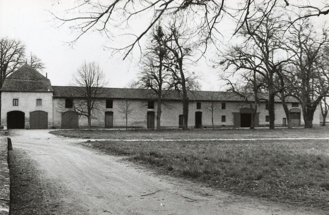 communs ouest, façade est