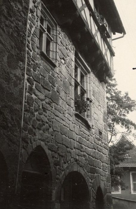 façade sur rue, vue partielle