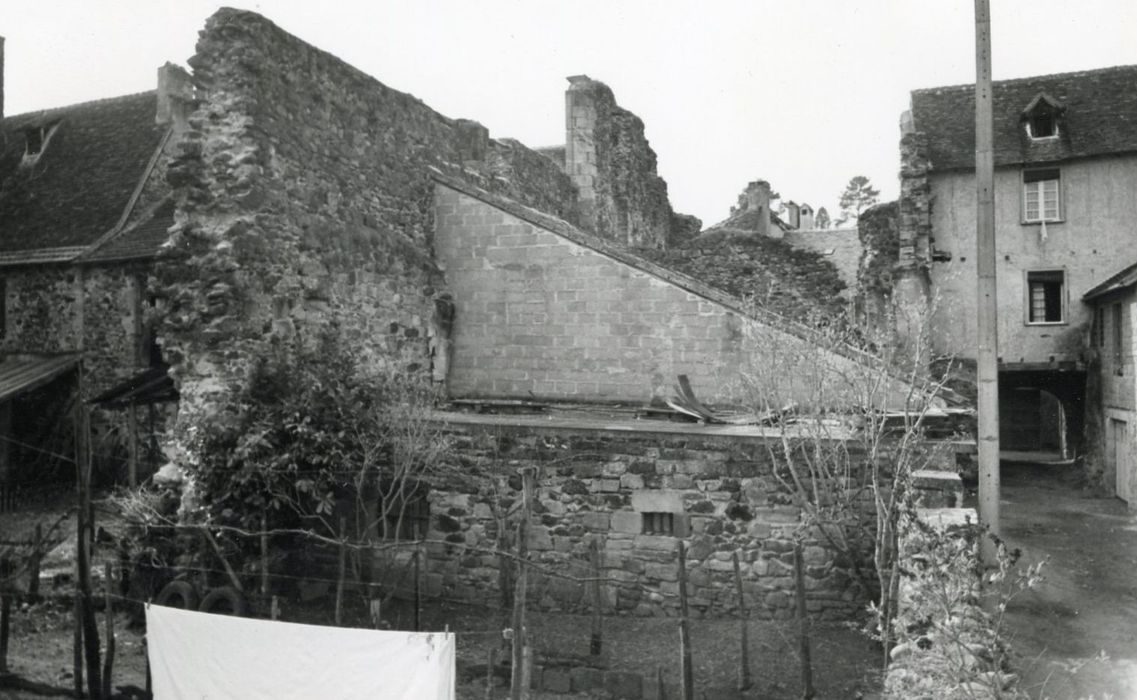 ruines de l’ancien logis, extrémité est