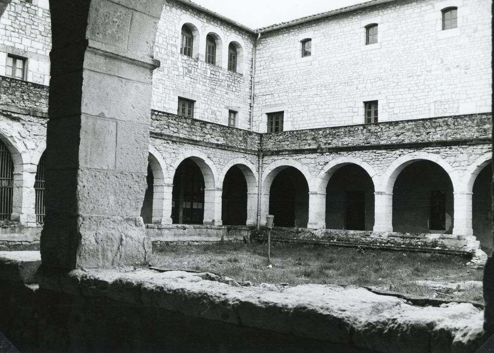 vue partielle du cloître