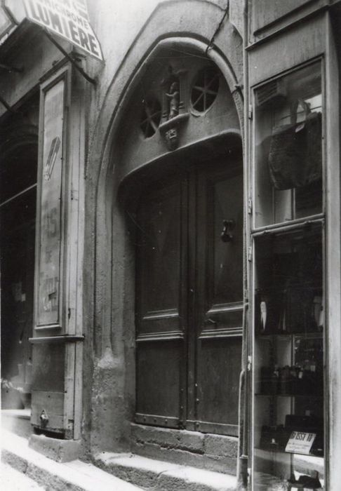 porte d’accès sur rue