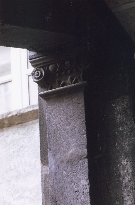 cour intérieure, escalier à loggias, palier du 2e niveau (étage ionique), détail