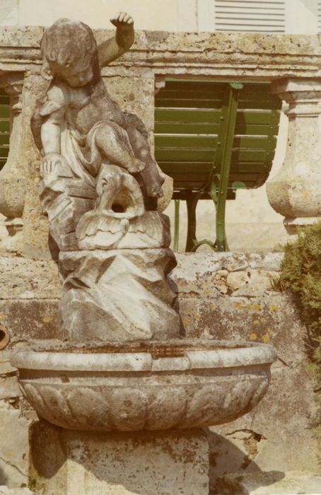 Terrasse est, détail de la fontaine