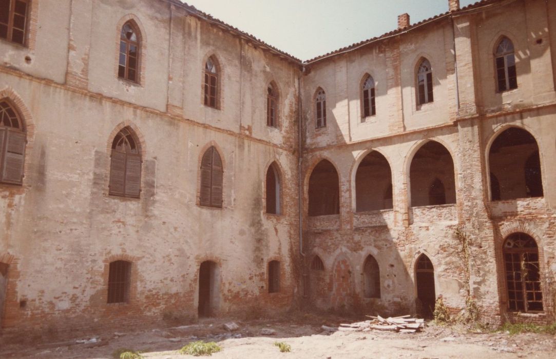 petit séminaire, façades sur cour, vue partielle