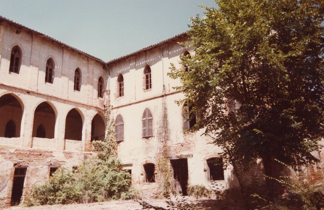 petit séminaire, façades sur cour, vue partielle