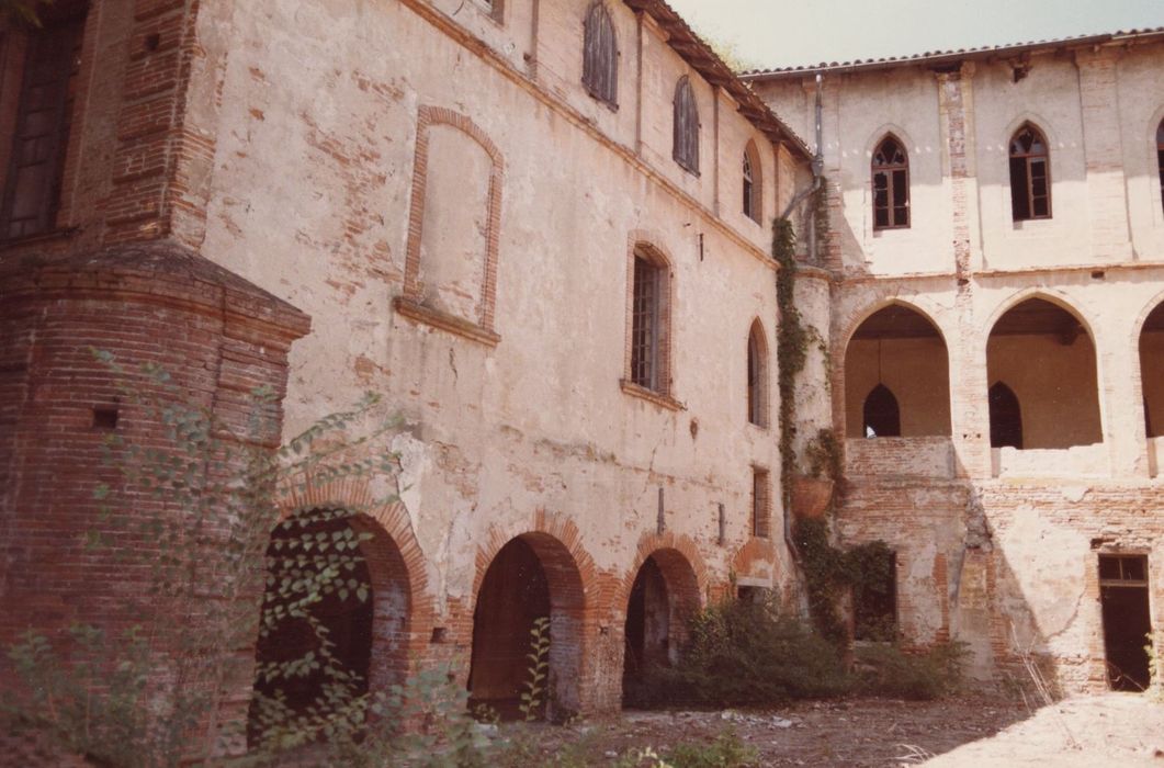 petit séminaire, façades sur cour, vue partielle