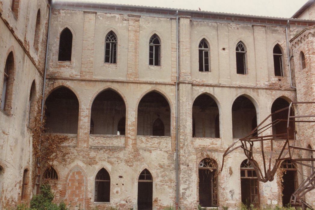 petit séminaire, façades sur cour, vue partielle