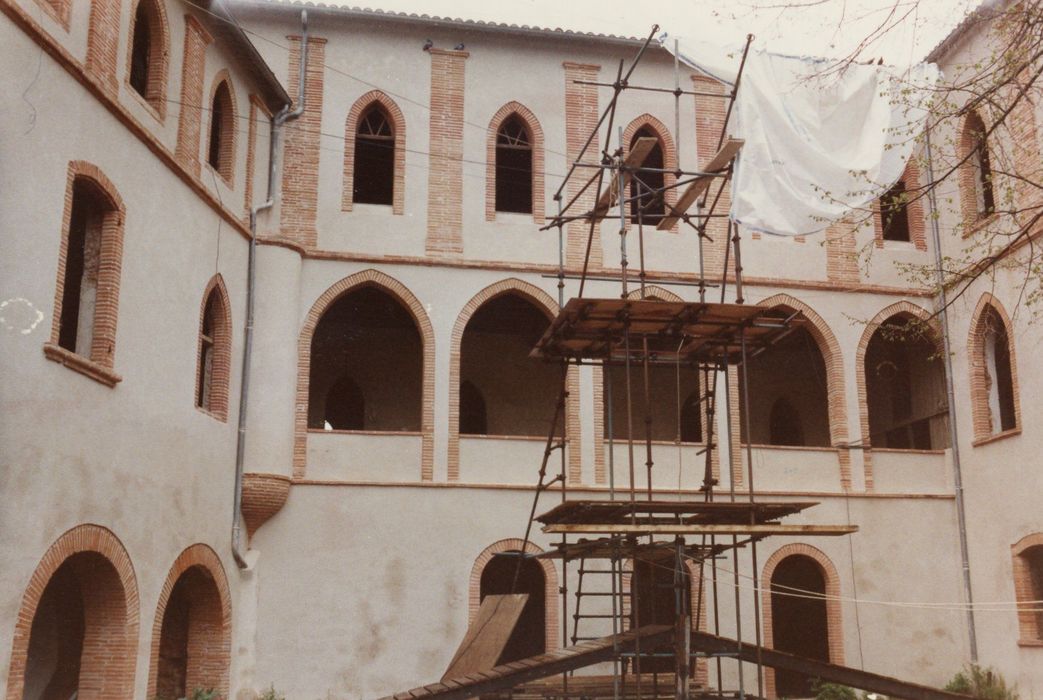 petit séminaire, façades sur cour, vue partielle