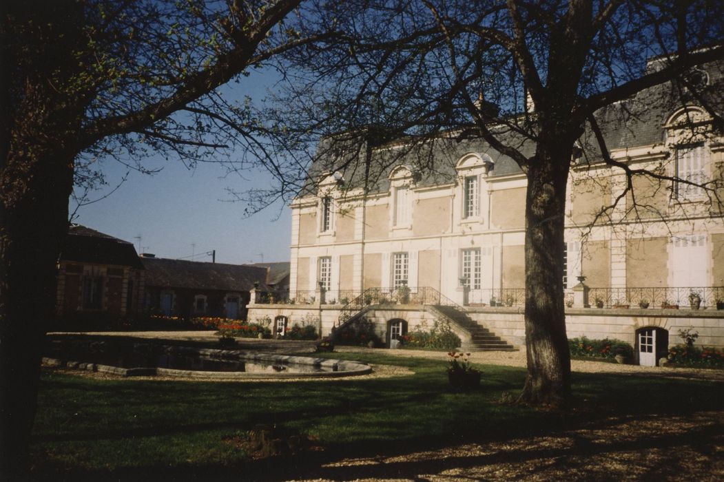 château, façade ouest, vue partielle