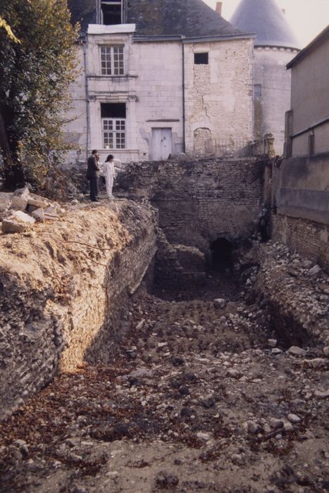 fouilles à l’emplacement de l’aile en retour