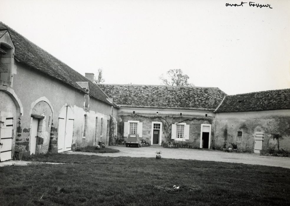 bâtiments de ferme, vue partielle