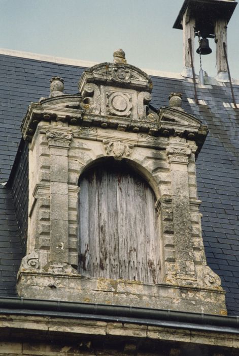 façade sud, lucarne de droite