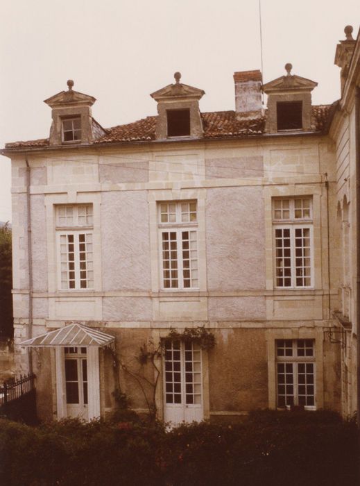 façade sur cour de l’ail en retour de la partie « Landreau »