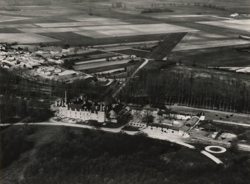 vue aérienne du château dans son environnement