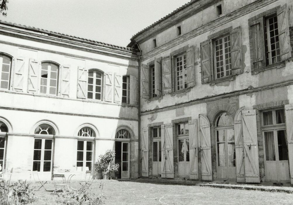 façades sud et est, vue partielle