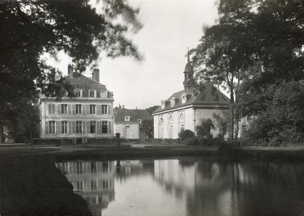 vue partielle des bâtiments depuis le grand canal au Nord-Ouest