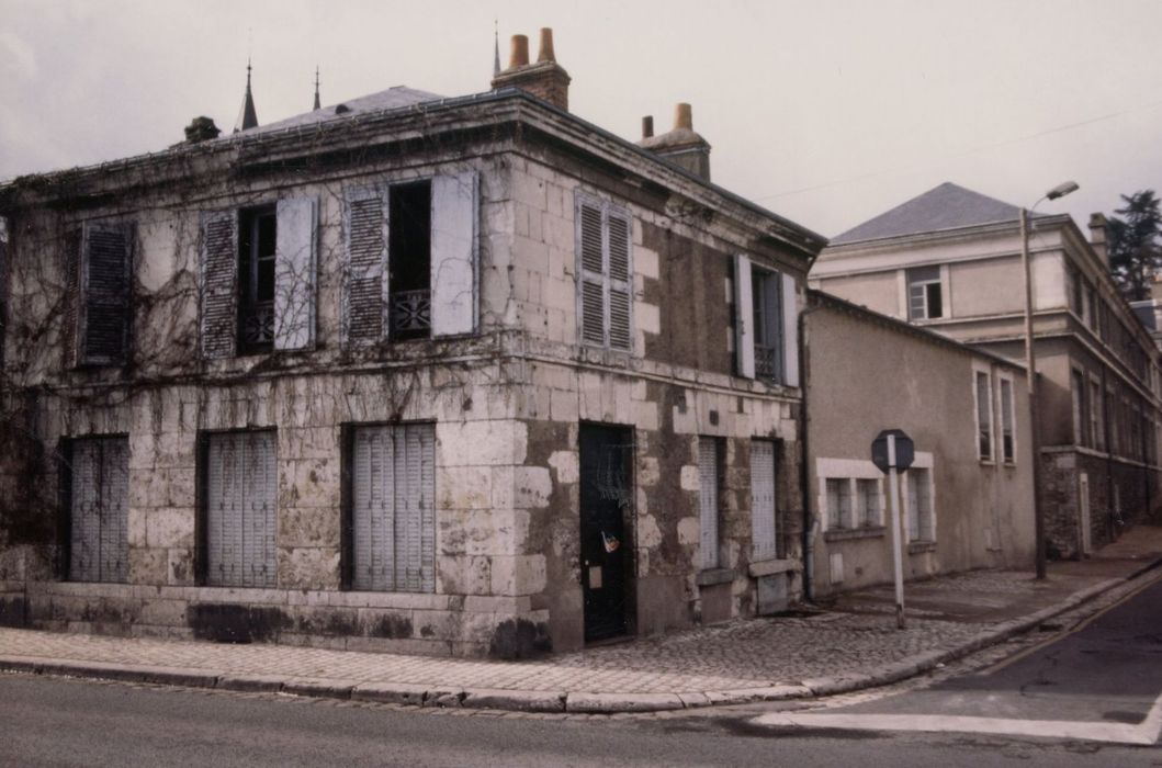 bâtiment bordant la rue Robert Houdin