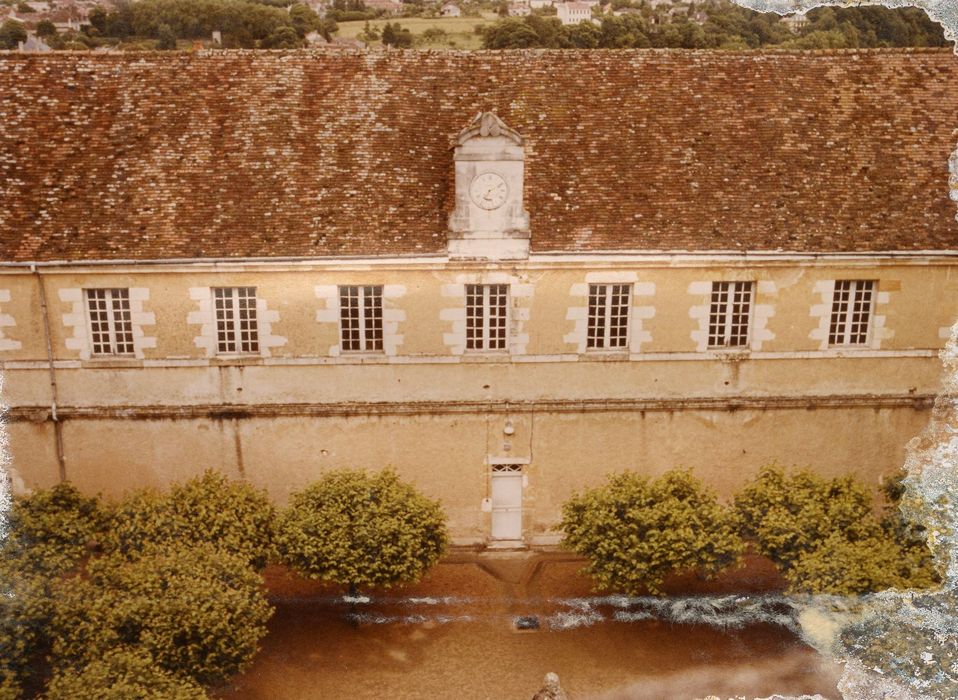 cour nord, bâtiment est, façade ouest