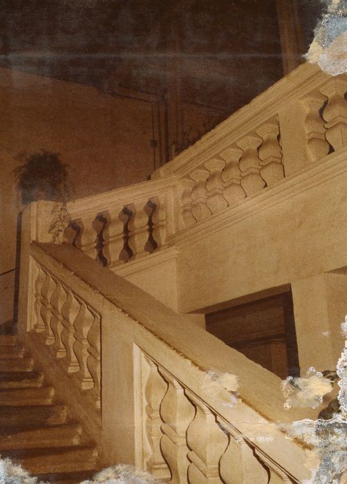 escalier monumental, vue partielle