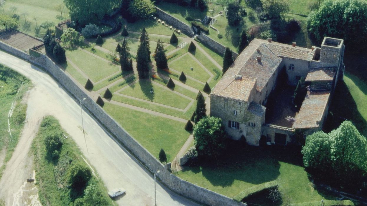 vue aérienne du château dans son environnement