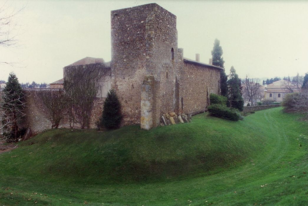 tour d’angle nord-ouest