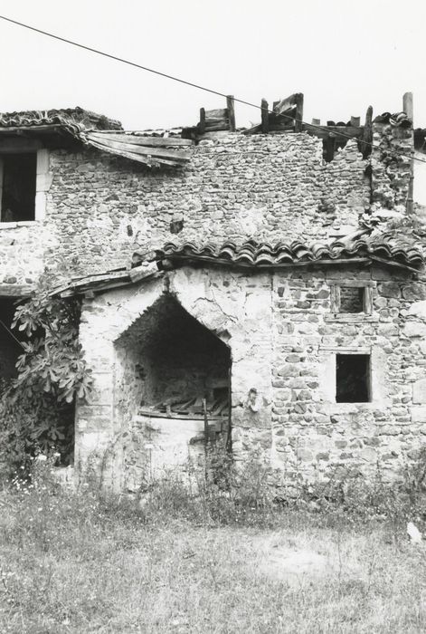 cour, détail du puits