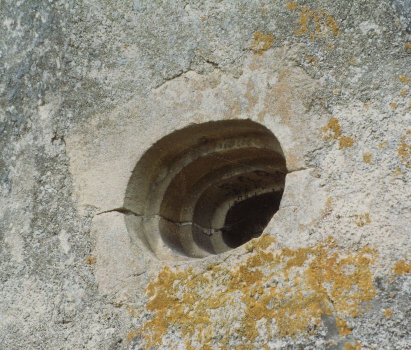 tour est, détail d’une bouche-à-feu