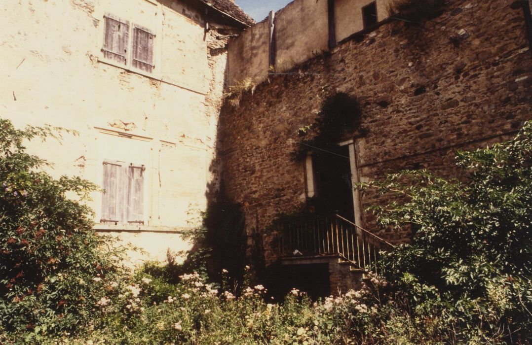 cour intérieure, angle sud-est