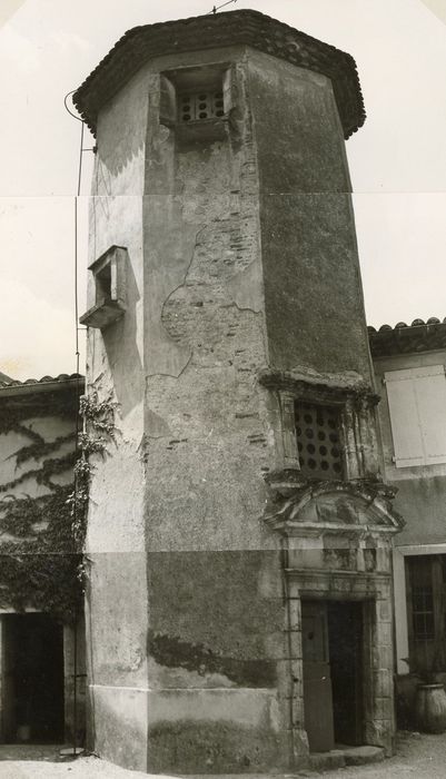 Façade sur cour, tourelle d’escalier