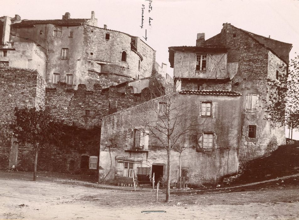 vue partielle des remparts