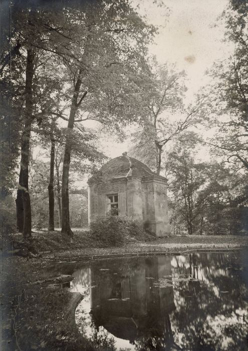 vue générale du pavillon de musique dans son environnement