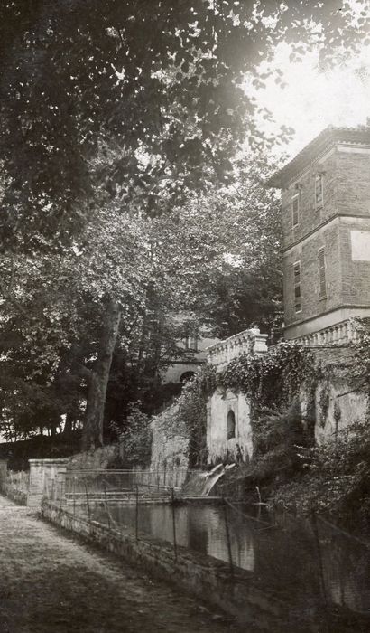 parc, bassin situé au pied de la façade sud-ouest