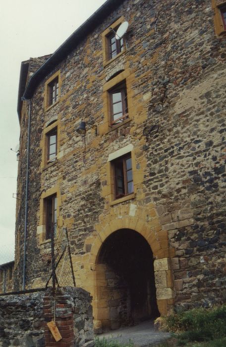 entrée sud à la cour intérieure