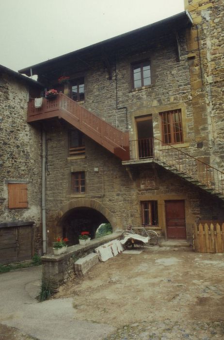 entrée sud, façade sur cour