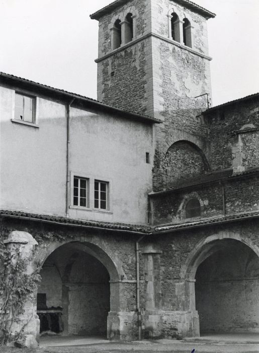 cloître, angle sud-est