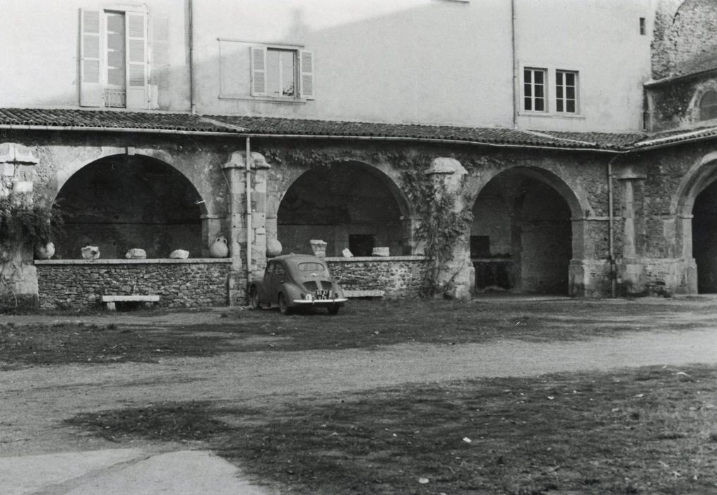 cloître, galerie est