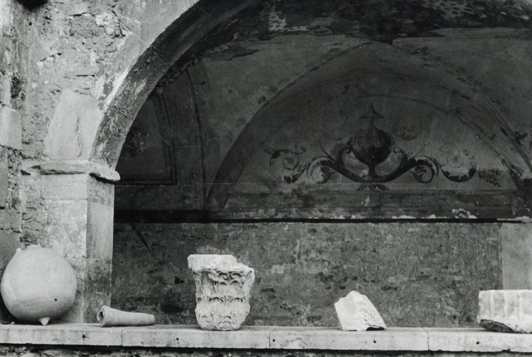 cloître, peintures monumentales de la galerie est, vue partielle