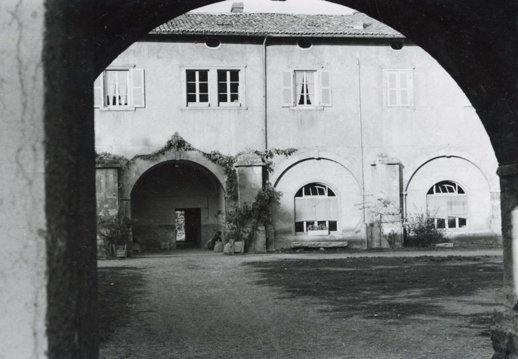 cloître, aile nord, façade sud, vue partielle