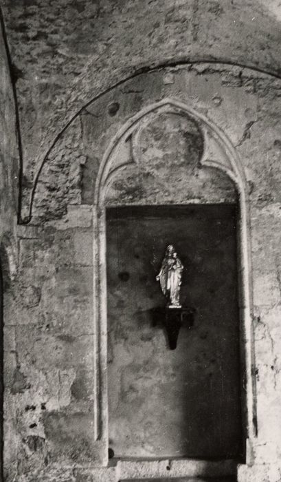 cloître, ancienne porte condamnée