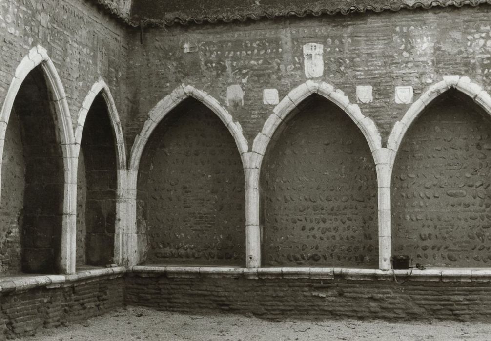 cloître, angles des galeries sud et est, vue partielle