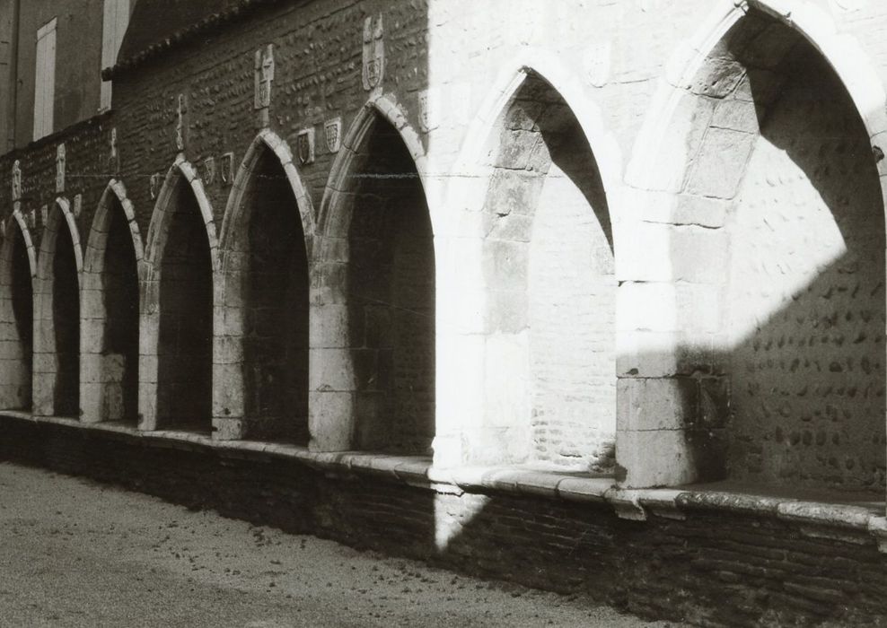 cloître, galerie est, vue partielle